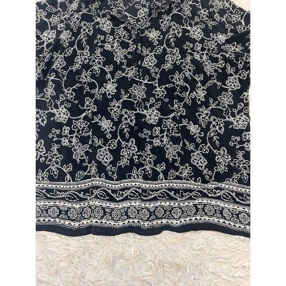 Style & Co Women's Plus Size 22W Black& White 100% Silk Floral Button Up Blouse - Picture 10 of 10